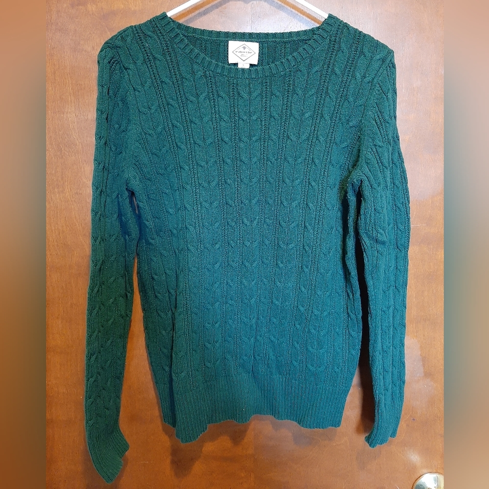 Dark Green Cable-Knit Crew Sweater